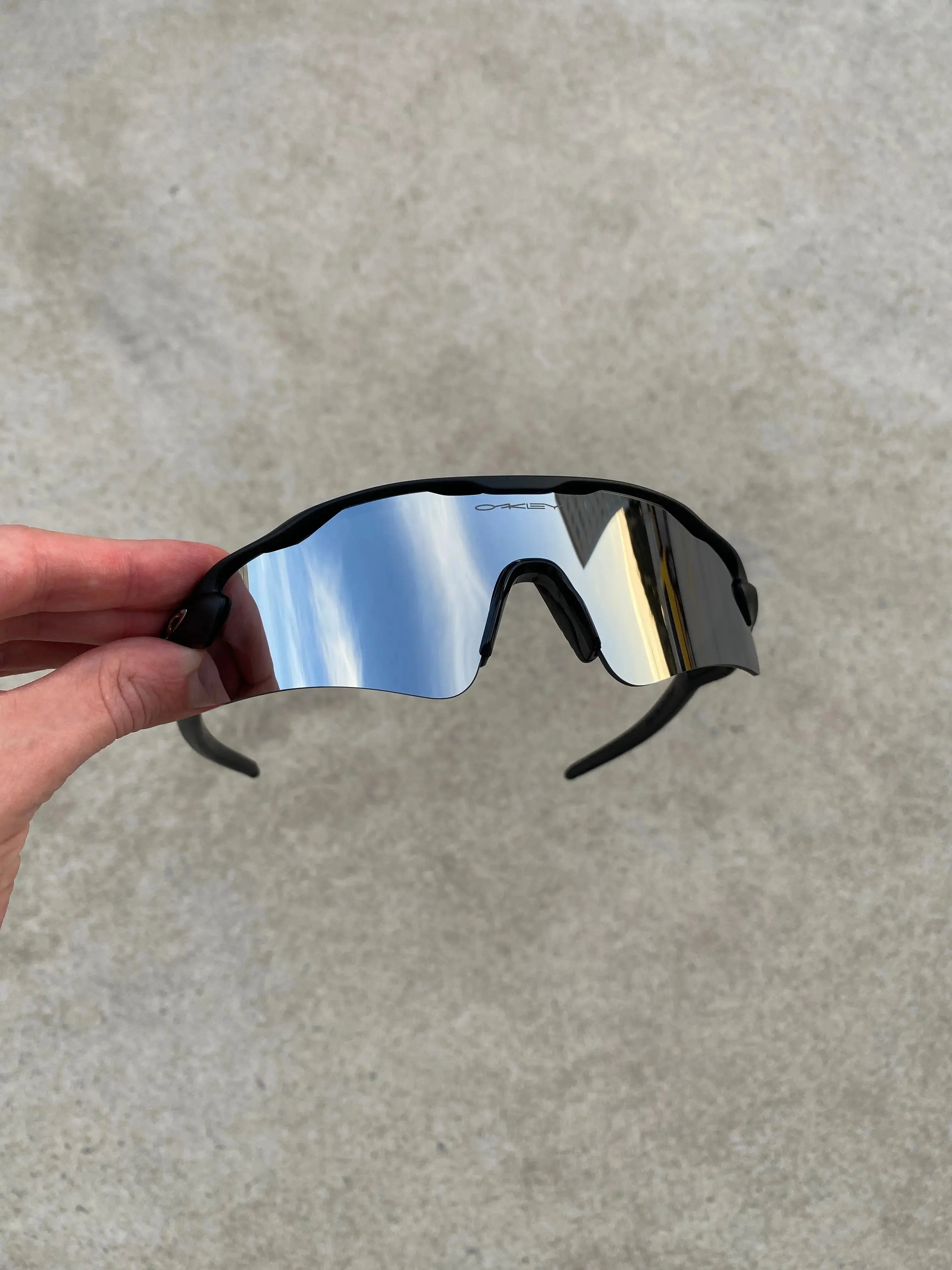 Óculos de Sol Radar Ev Preta Liquid Metal (2x1)
