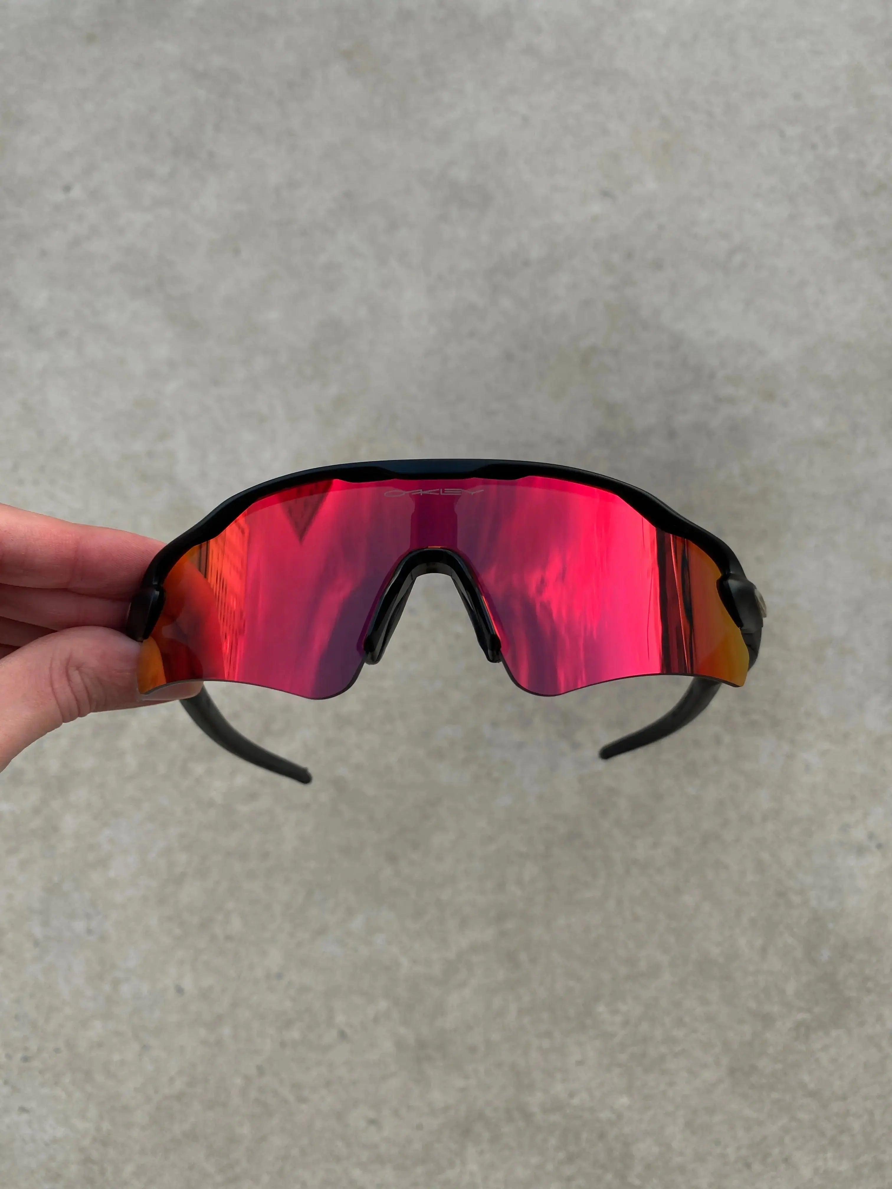Radar EV Preta Dark Ruby