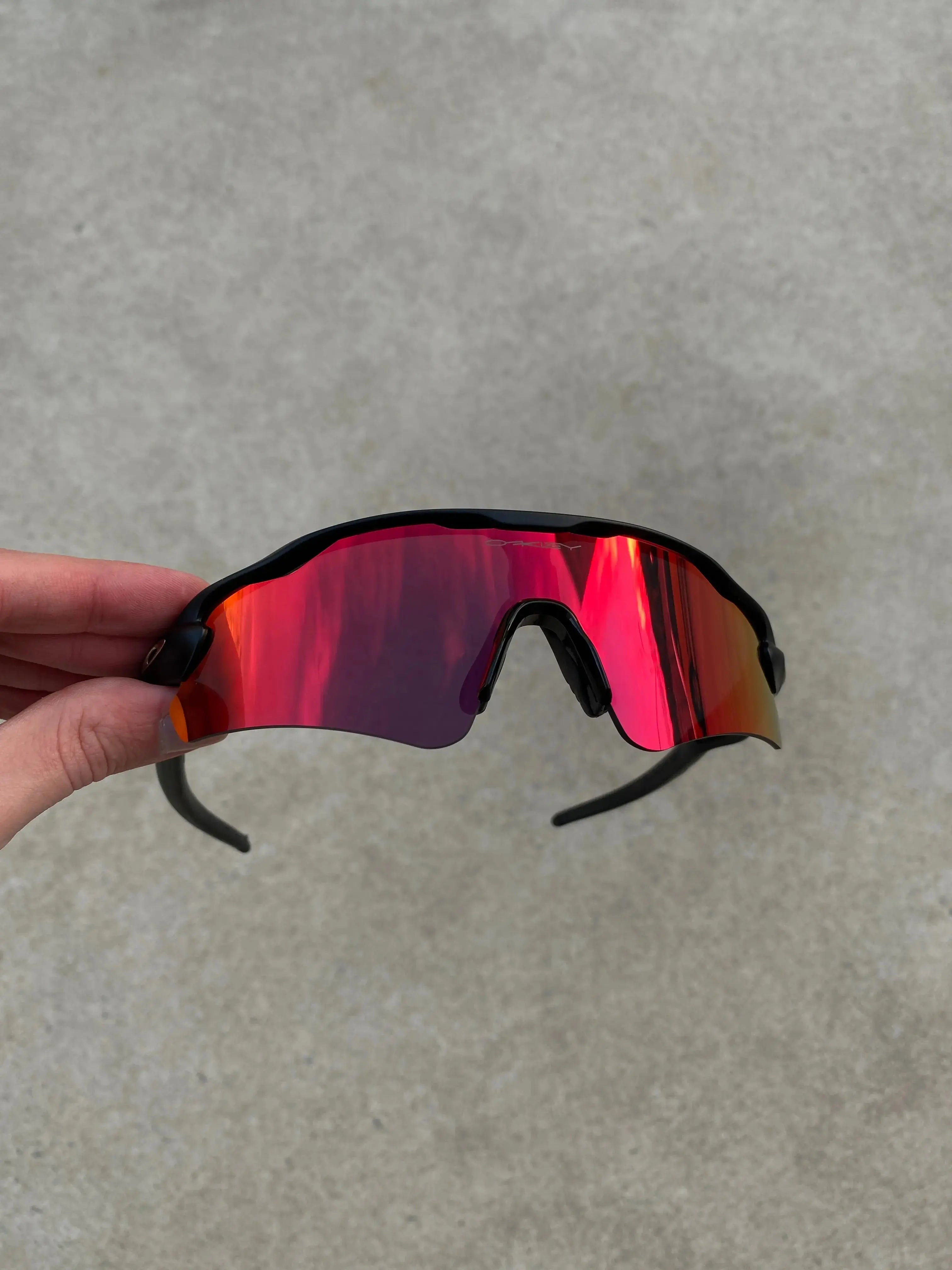 Radar EV Preta Dark Ruby