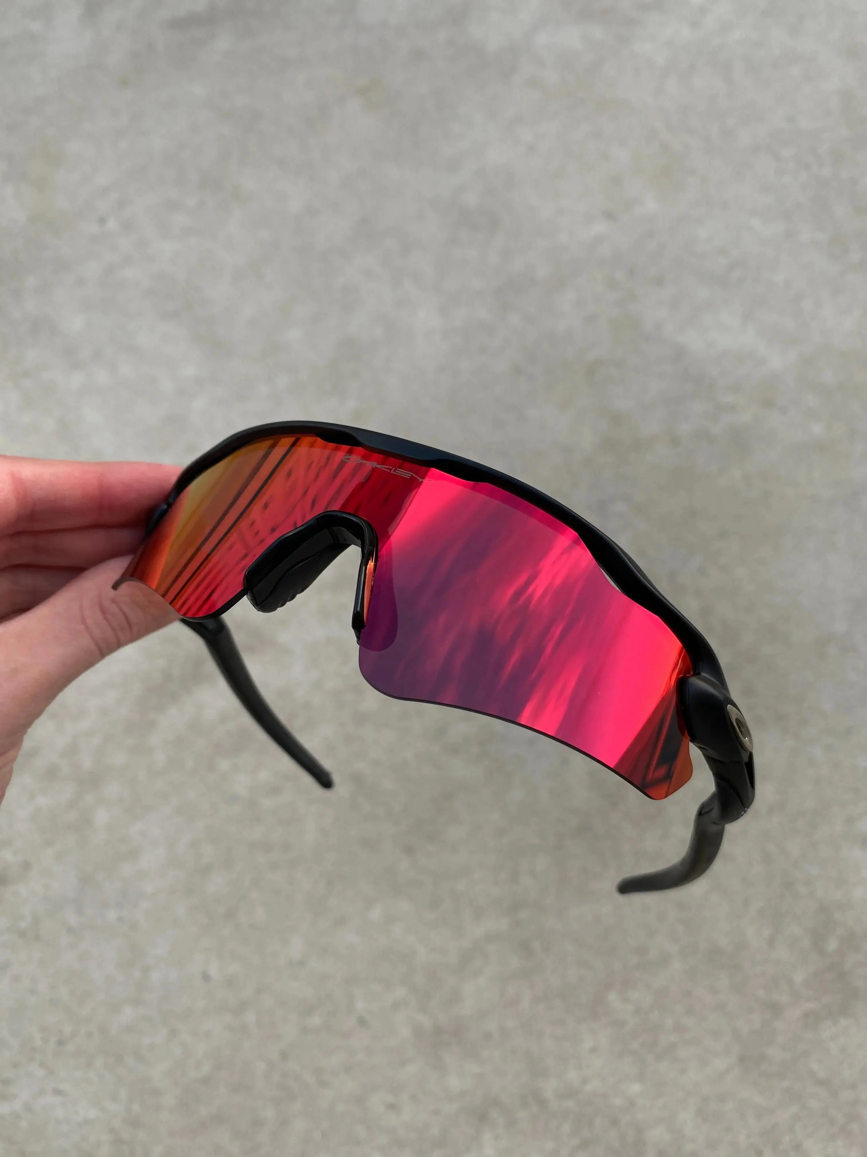 Radar EV Preta Dark Ruby