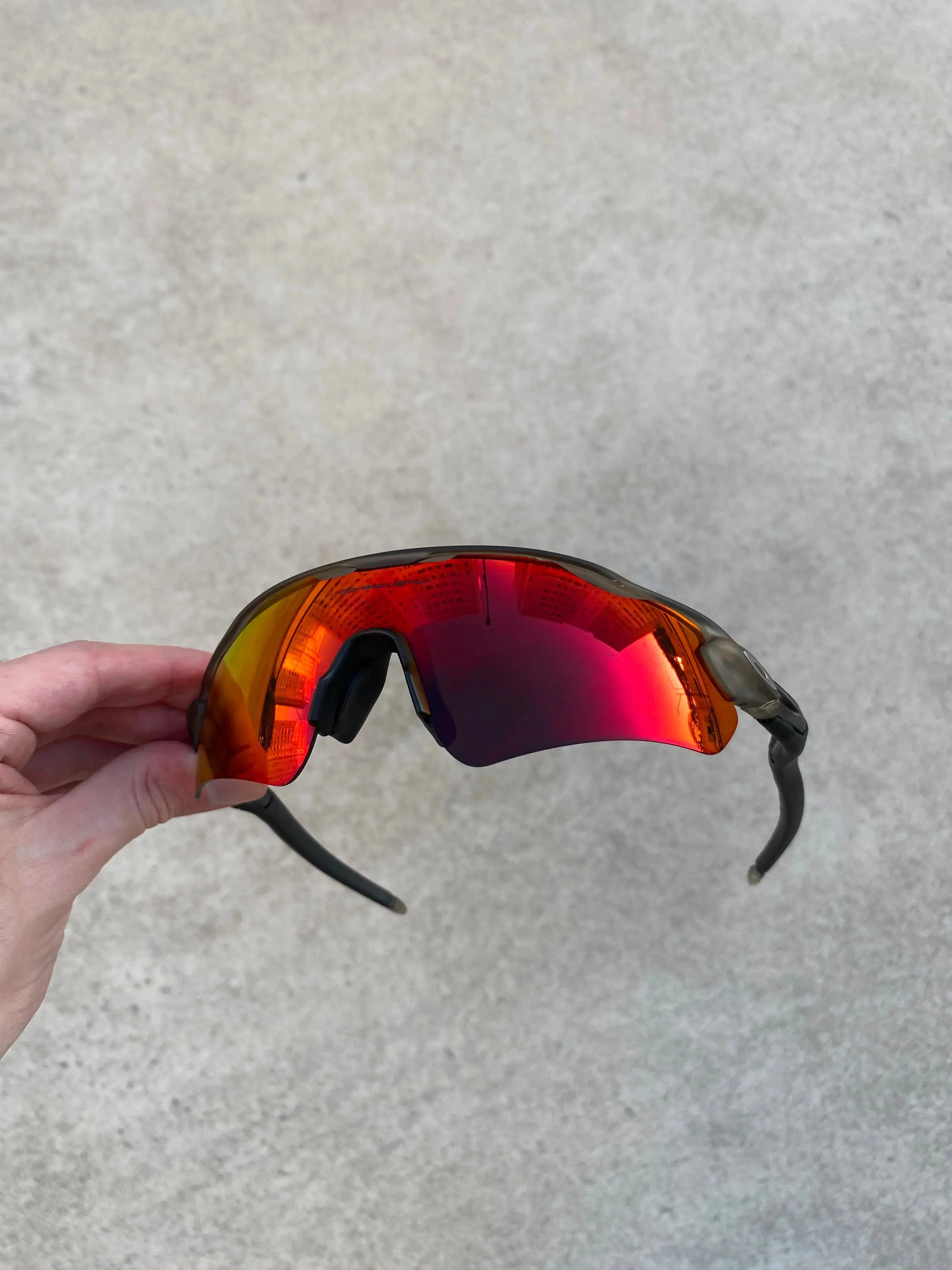 Radar Ev Cinza Kit Preto Dark Ruby