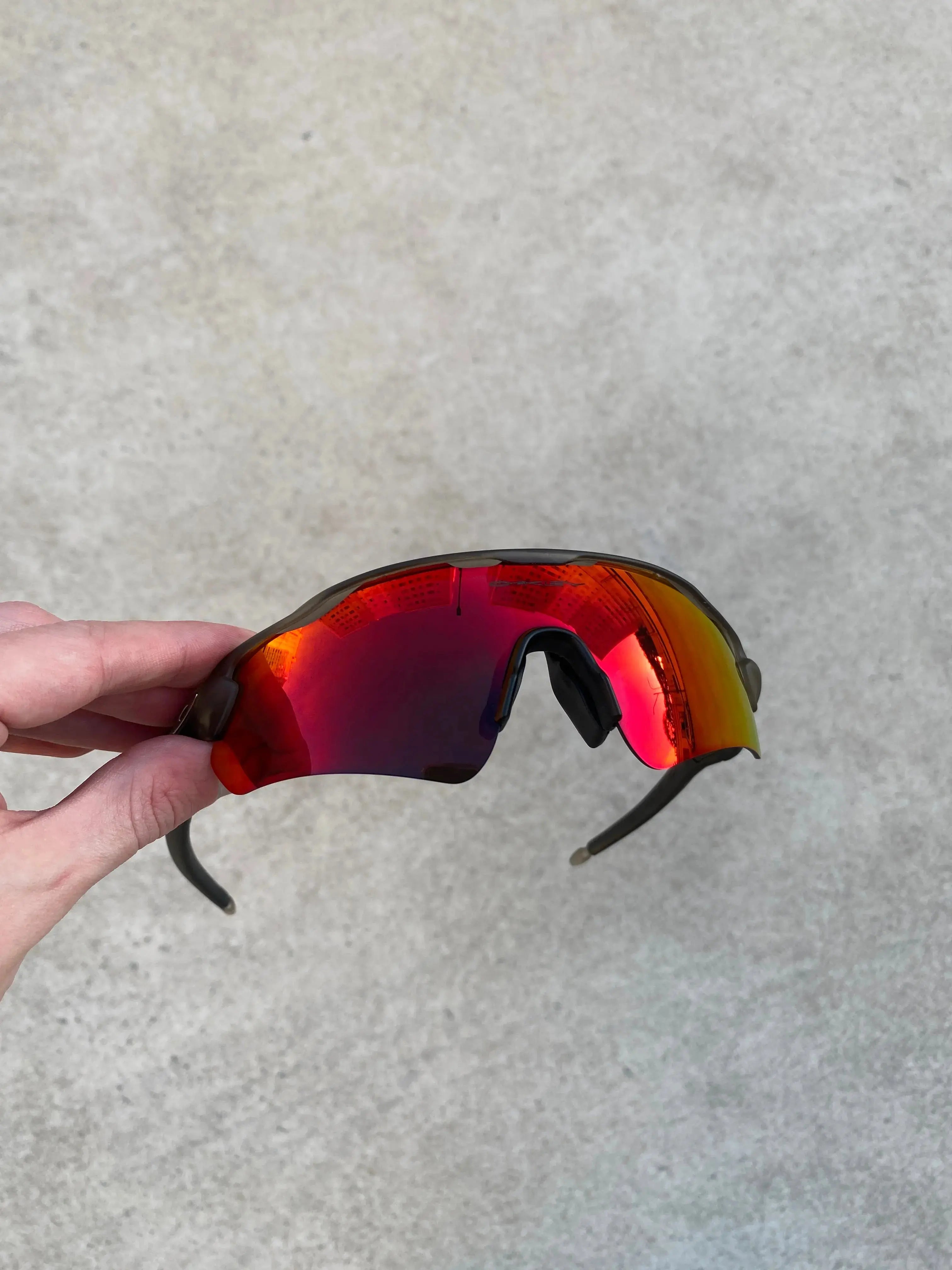 Radar Ev Cinza Kit Preto Dark Ruby