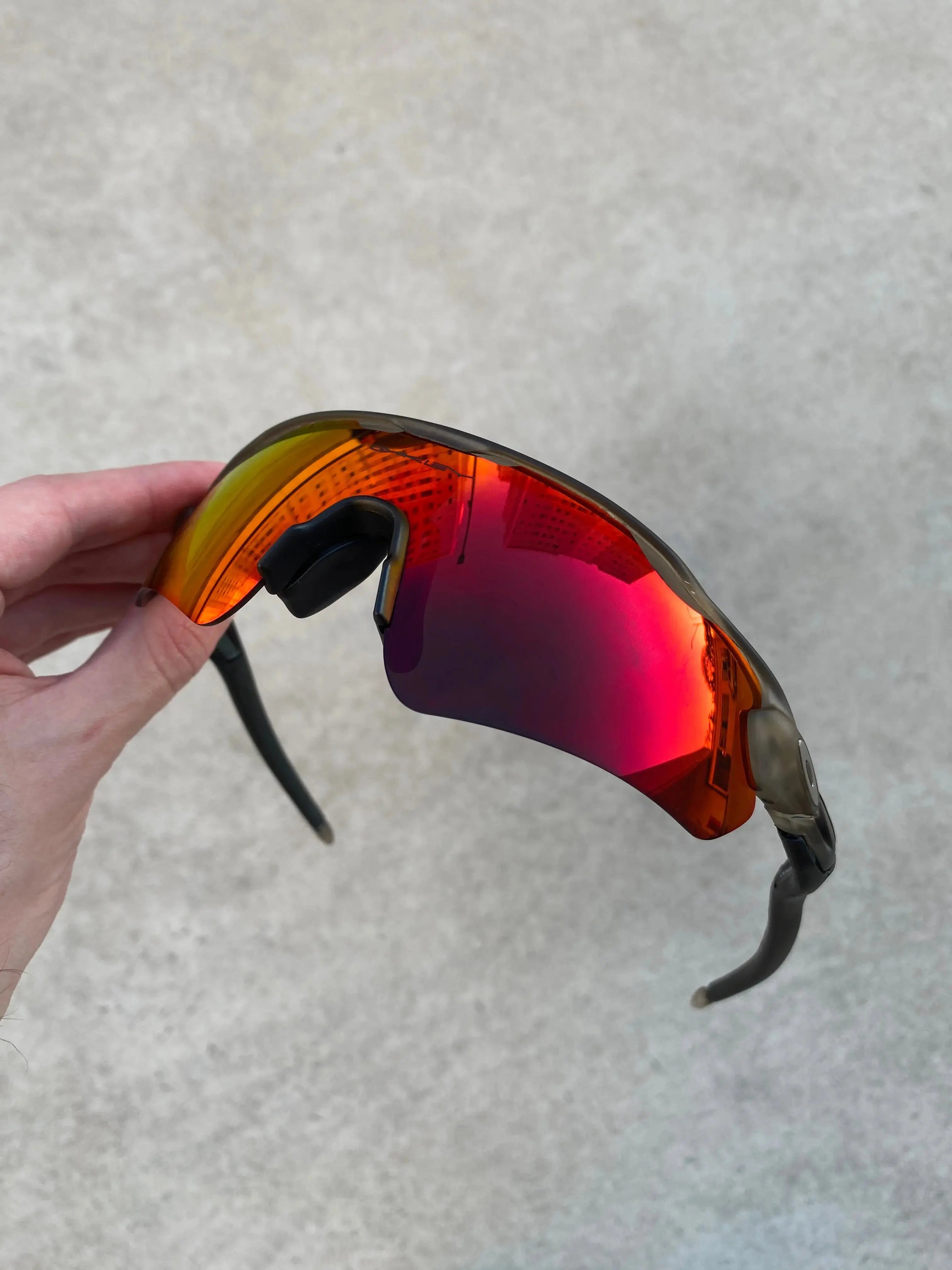 Radar Ev Cinza Kit Preto Dark Ruby