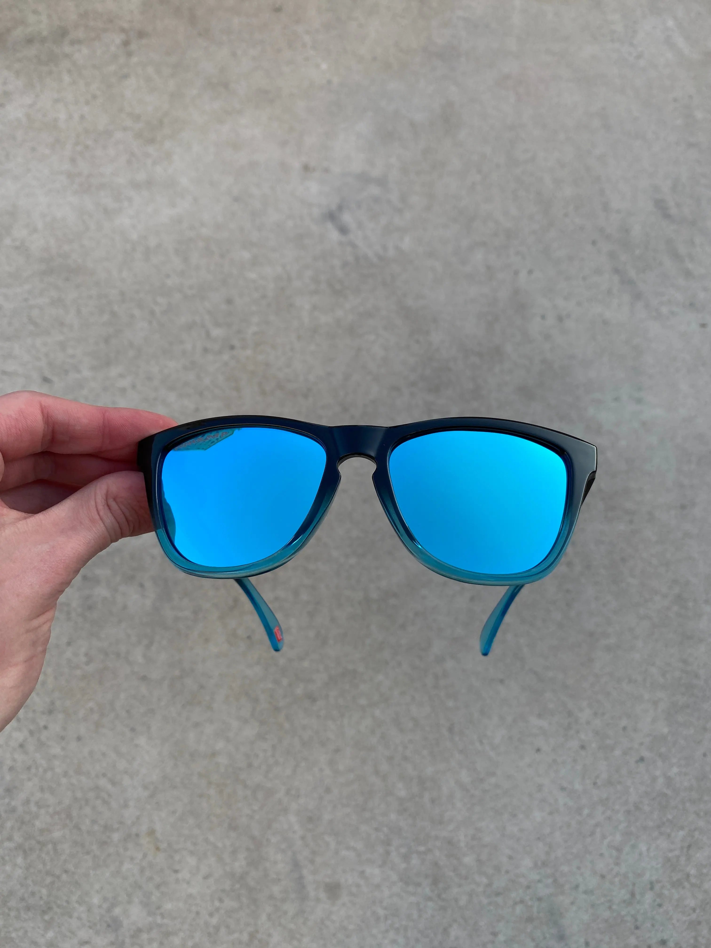 Frogskin Black Blue Ice + Brinde Surpresa