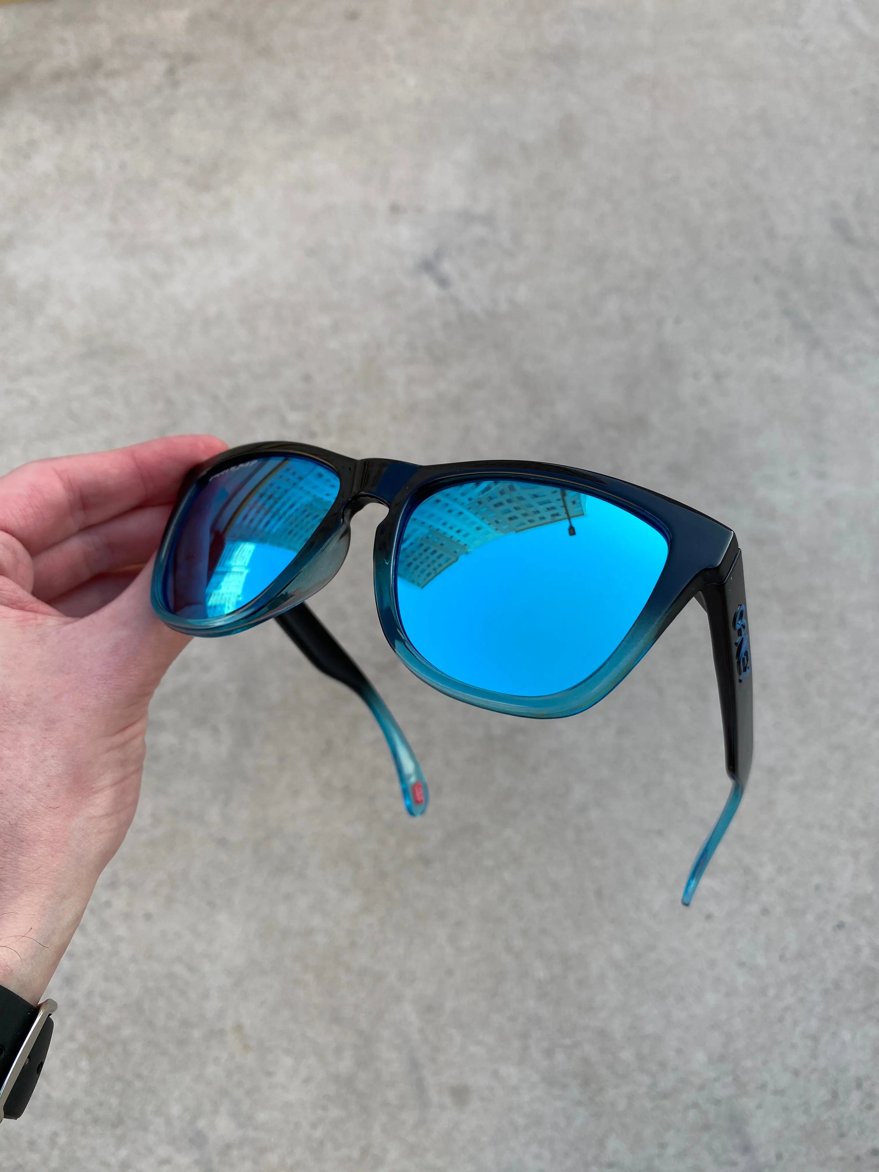 Frogskin Black Blue Ice + Brinde Surpresa