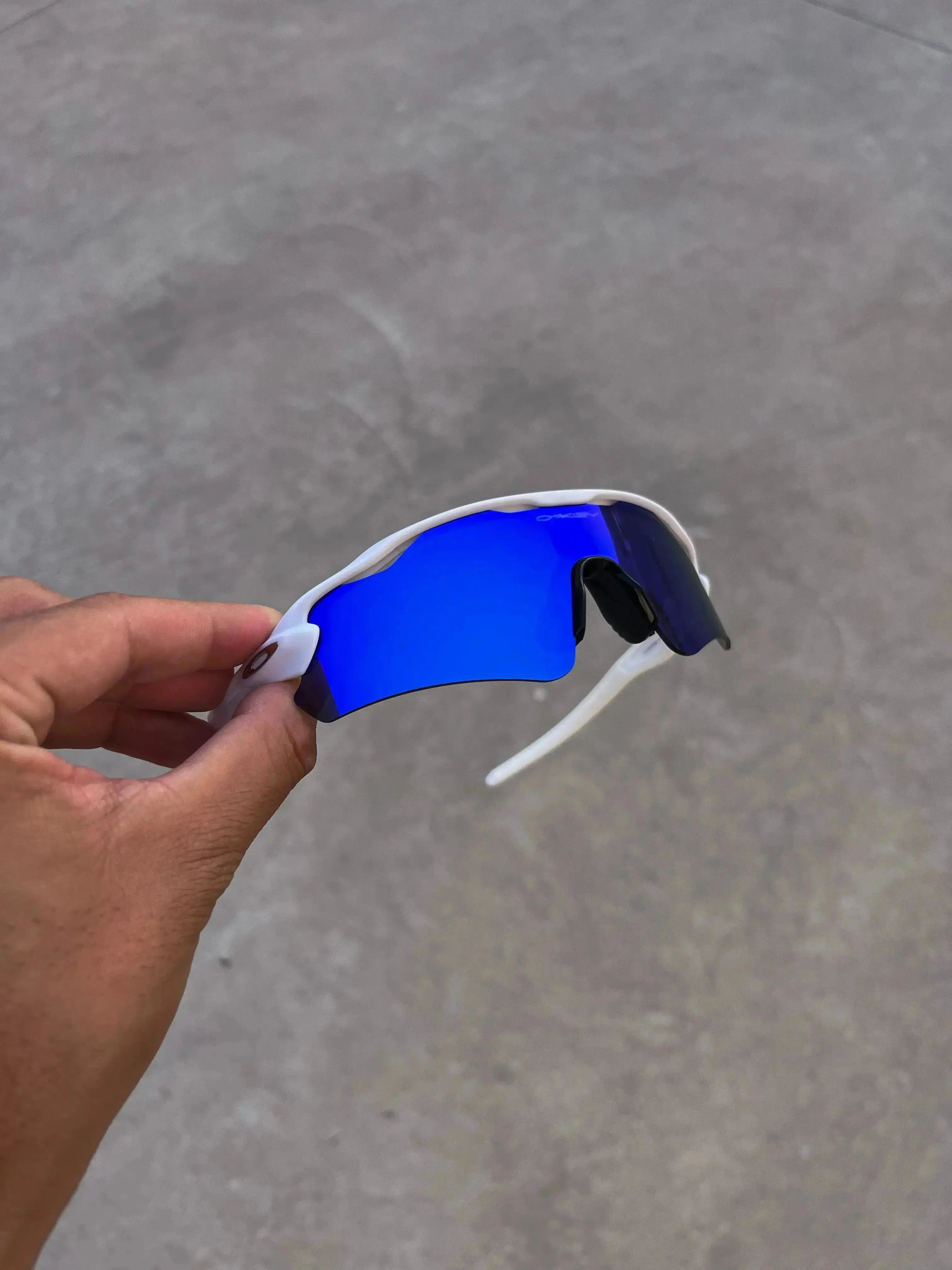 Óculos de Sol Radar EV Branca Neon Blue - SALE