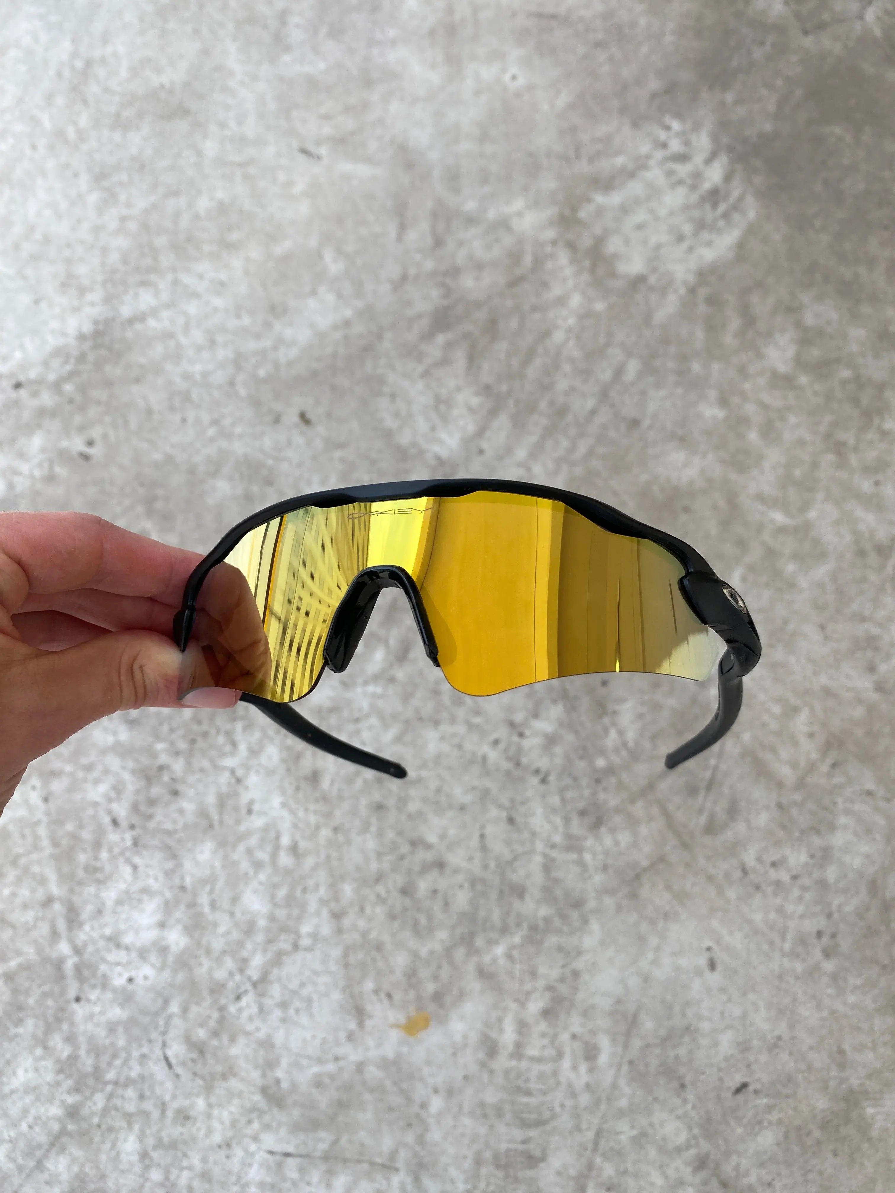 Óculos de Sol Radar EV Preta Gold (2x1)