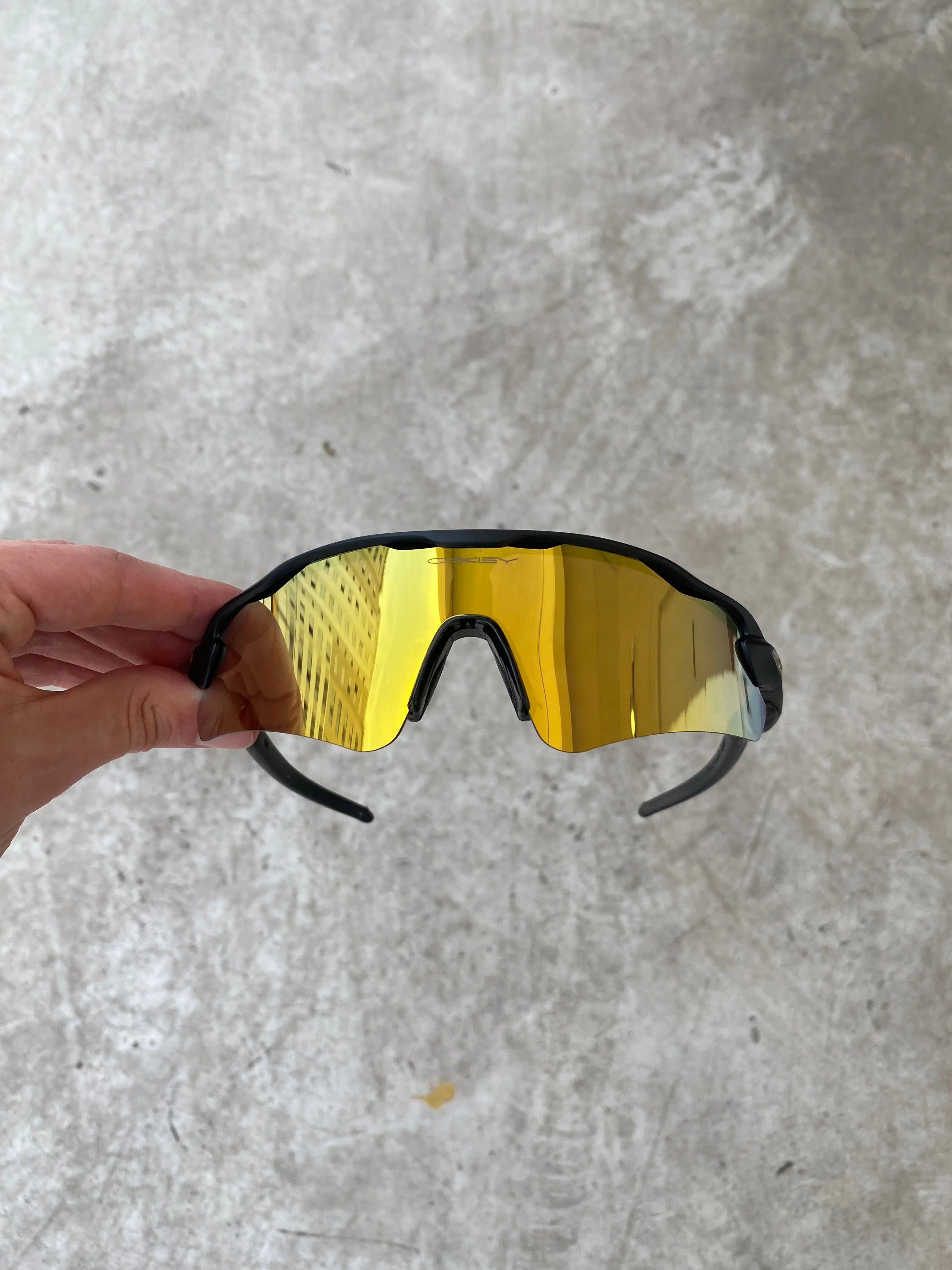 Óculos de Sol Radar EV Preta Gold (2x1)