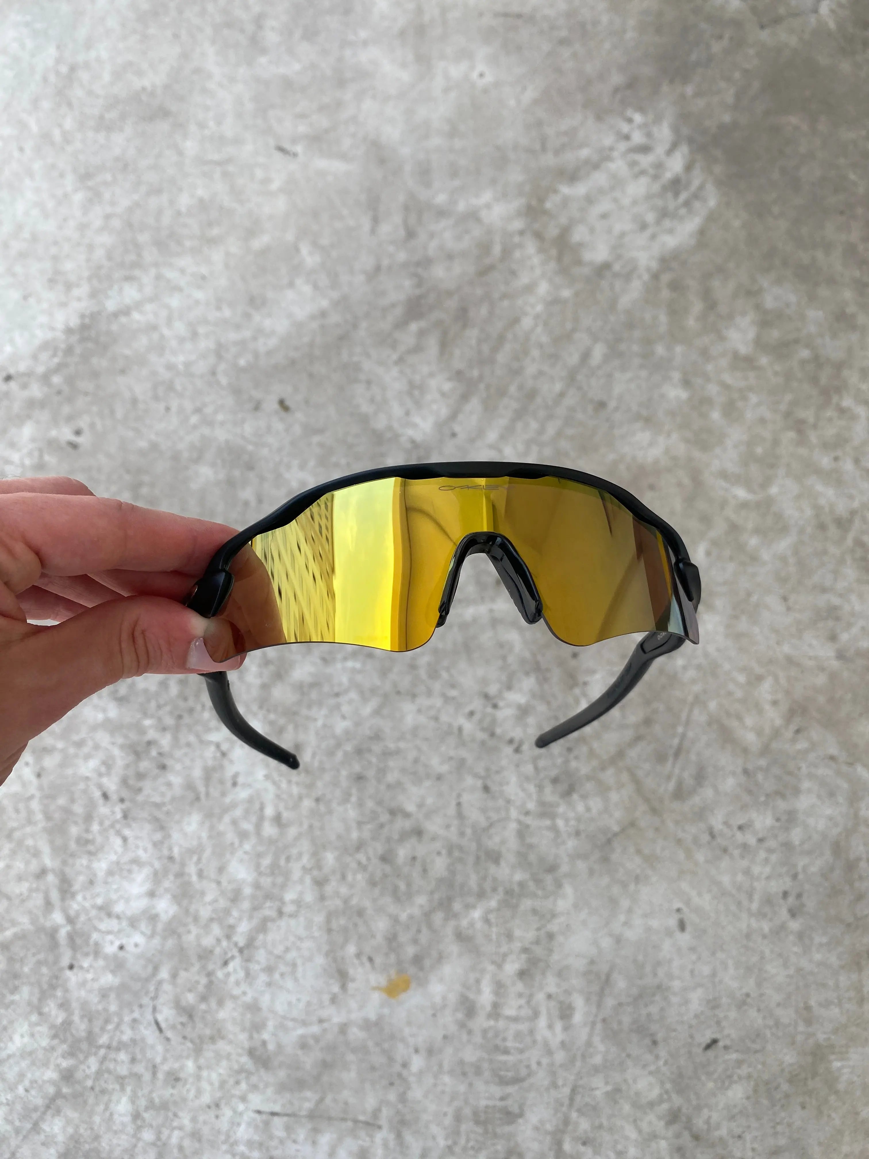Óculos de Sol Radar EV Preta Gold (2x1)