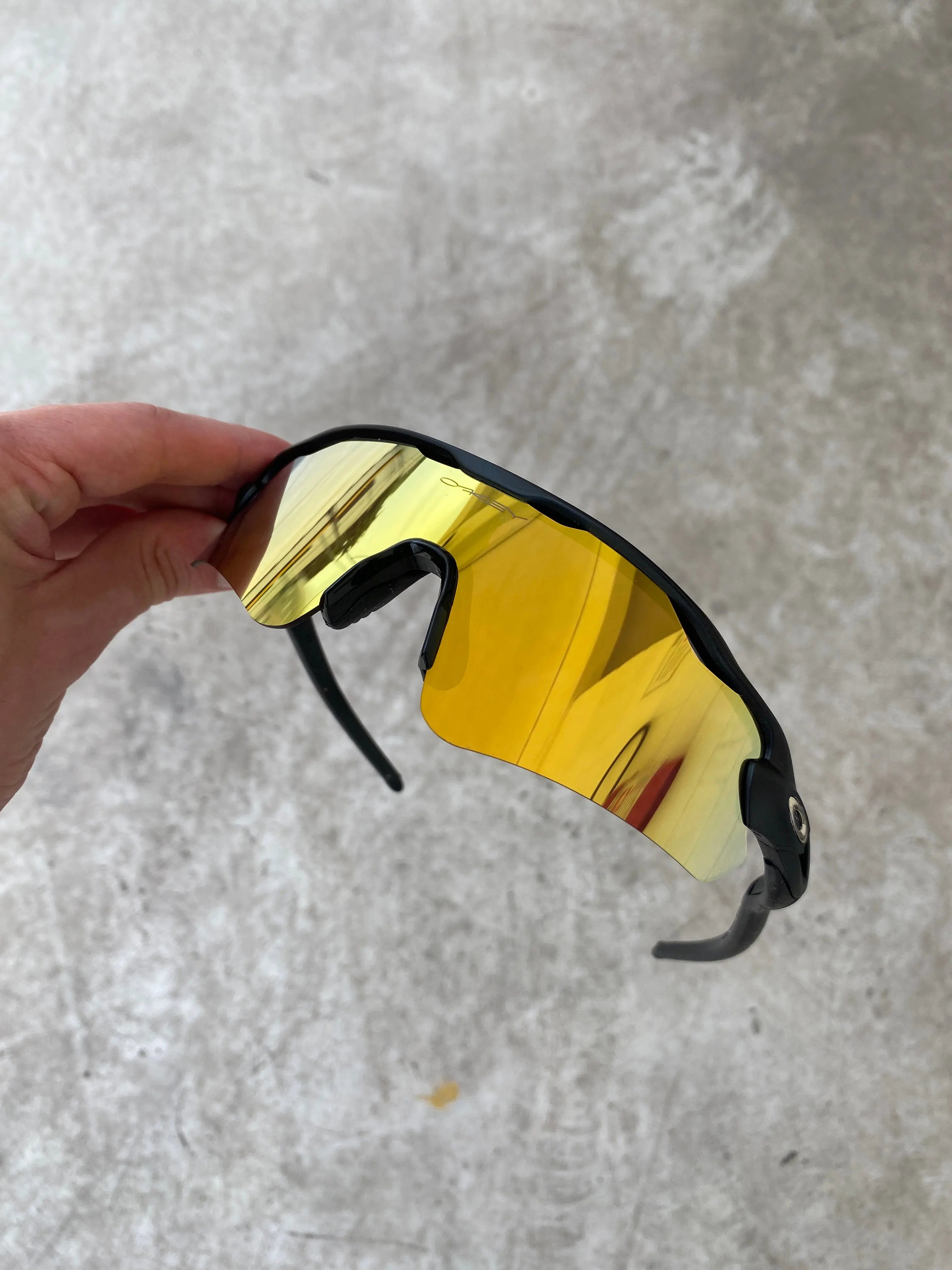 Óculos de Sol Radar EV Preta Gold (2x1)