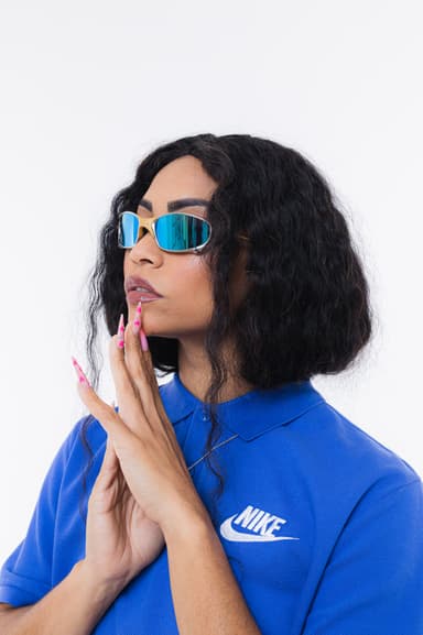 Cliente usando óculos 24