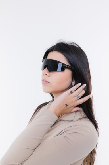 Cliente usando óculos 25