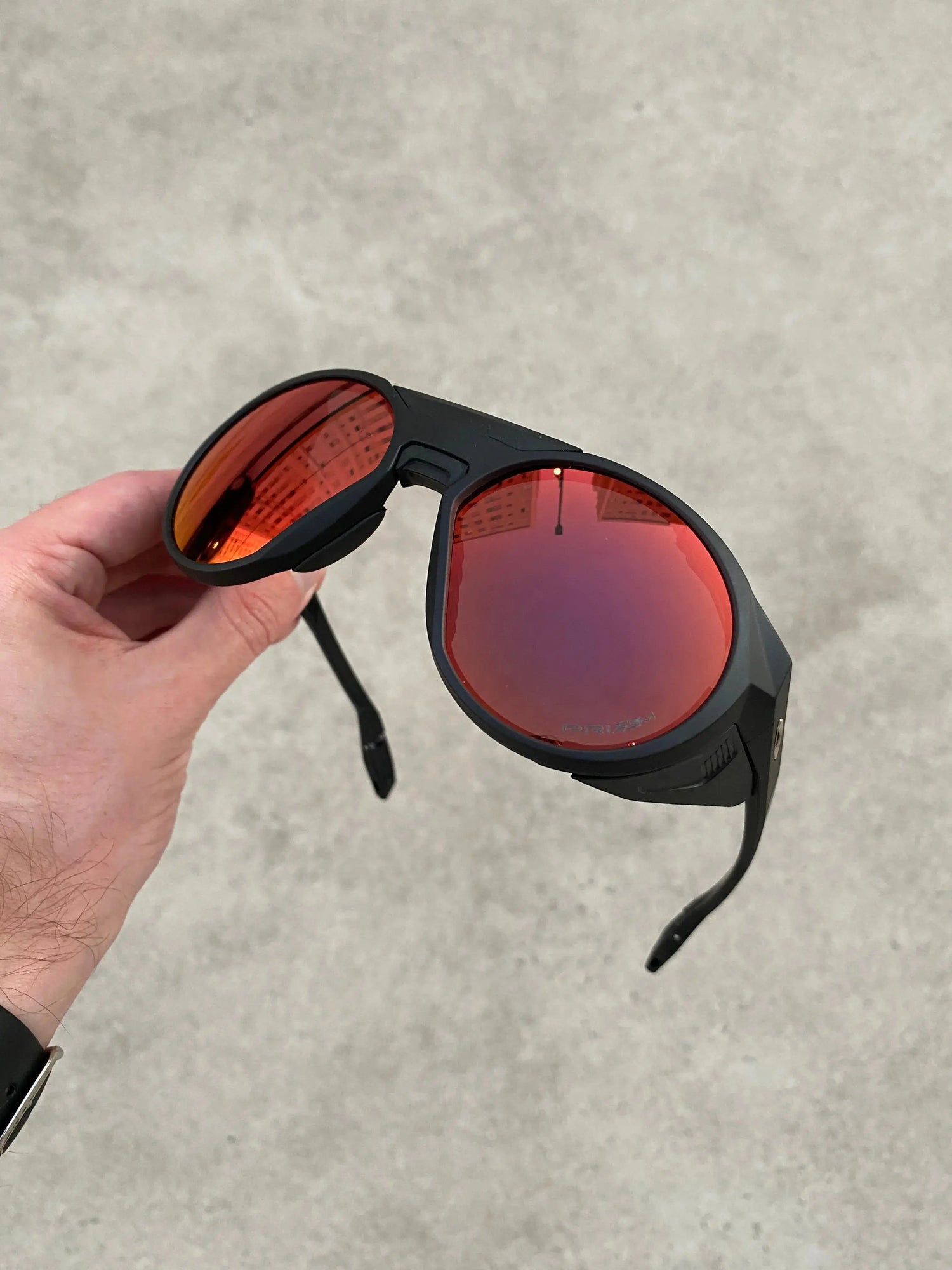 Clifden Carbon Dark Ruby + Brinde Surpresa (2x1)