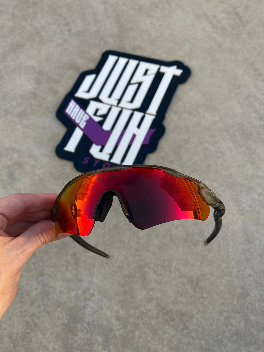 Óculos de Sol Radar Ev Cinza Dark Ruby
