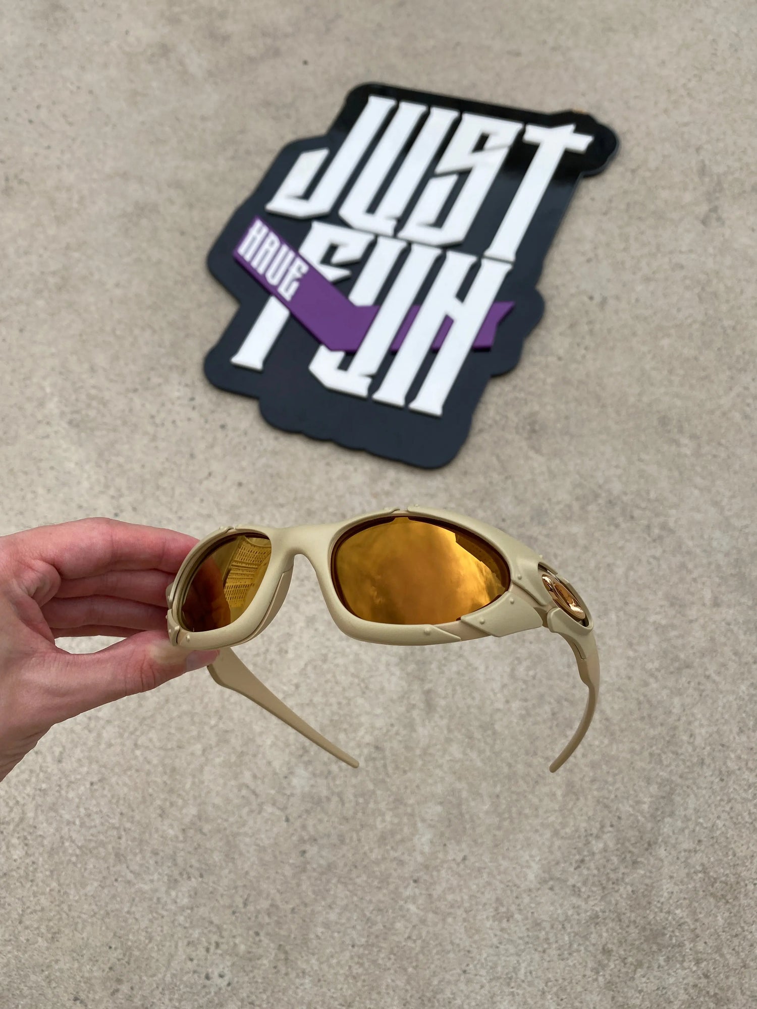 Óculos de Sol Plate Matte Bone Gold Café (2X1)