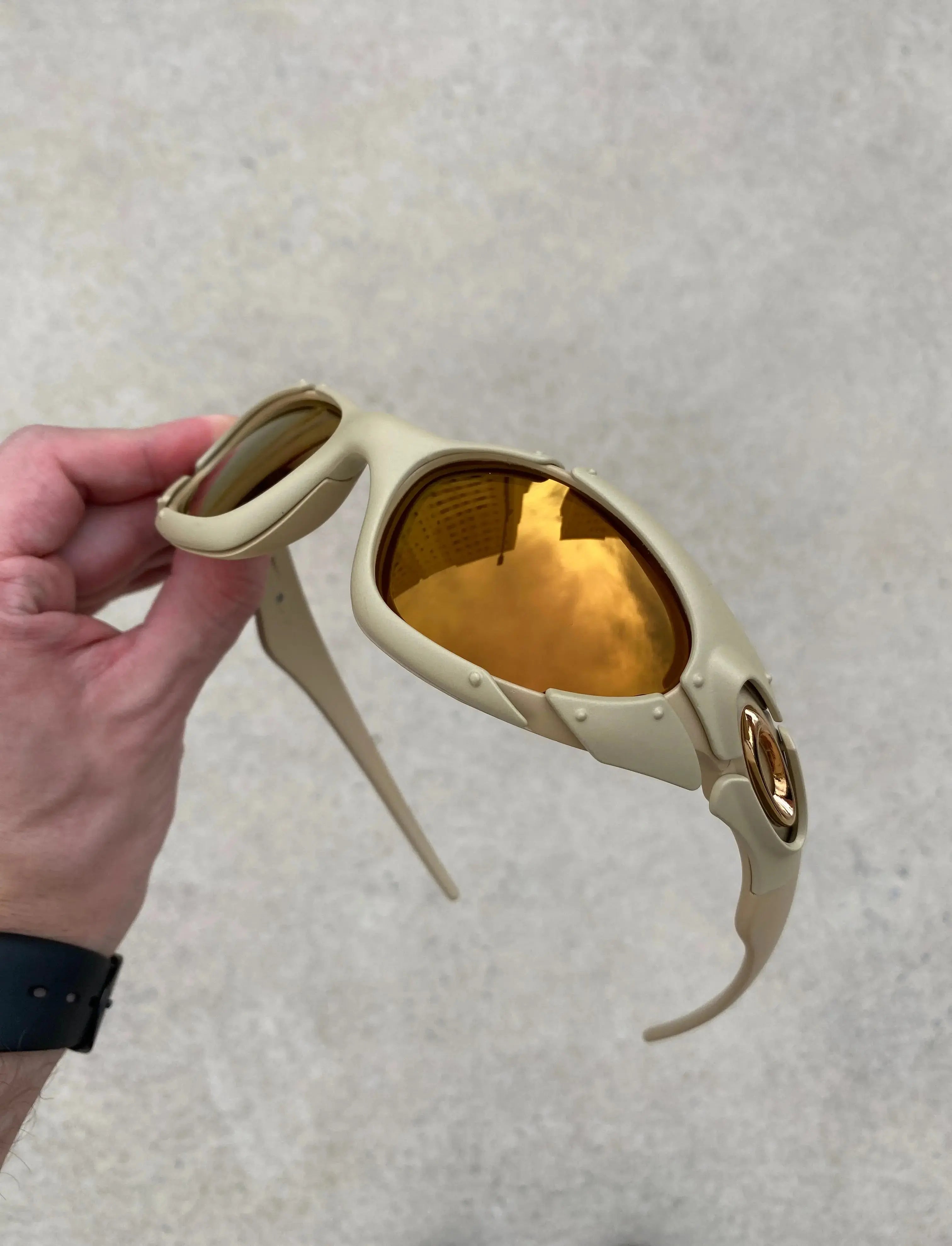 Óculos de Sol Plate Matte Bone Gold Café (2X1)